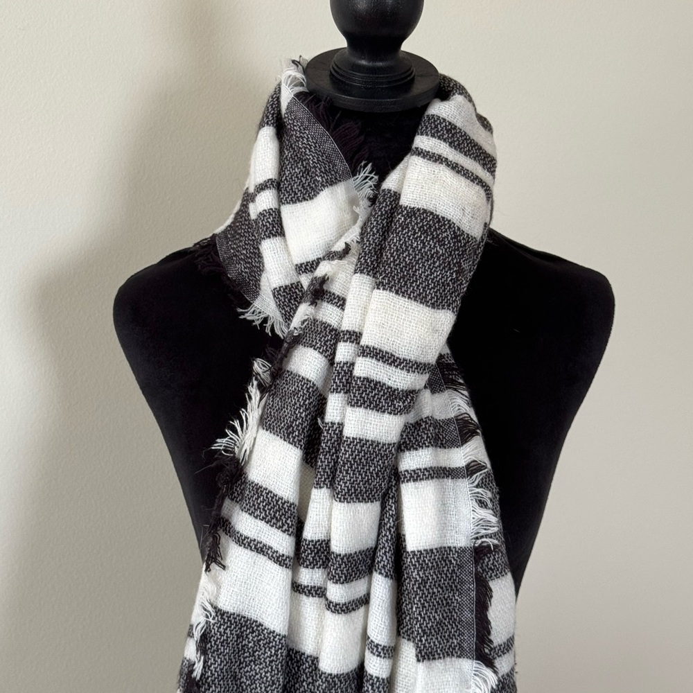 Striped Black and White Scarf